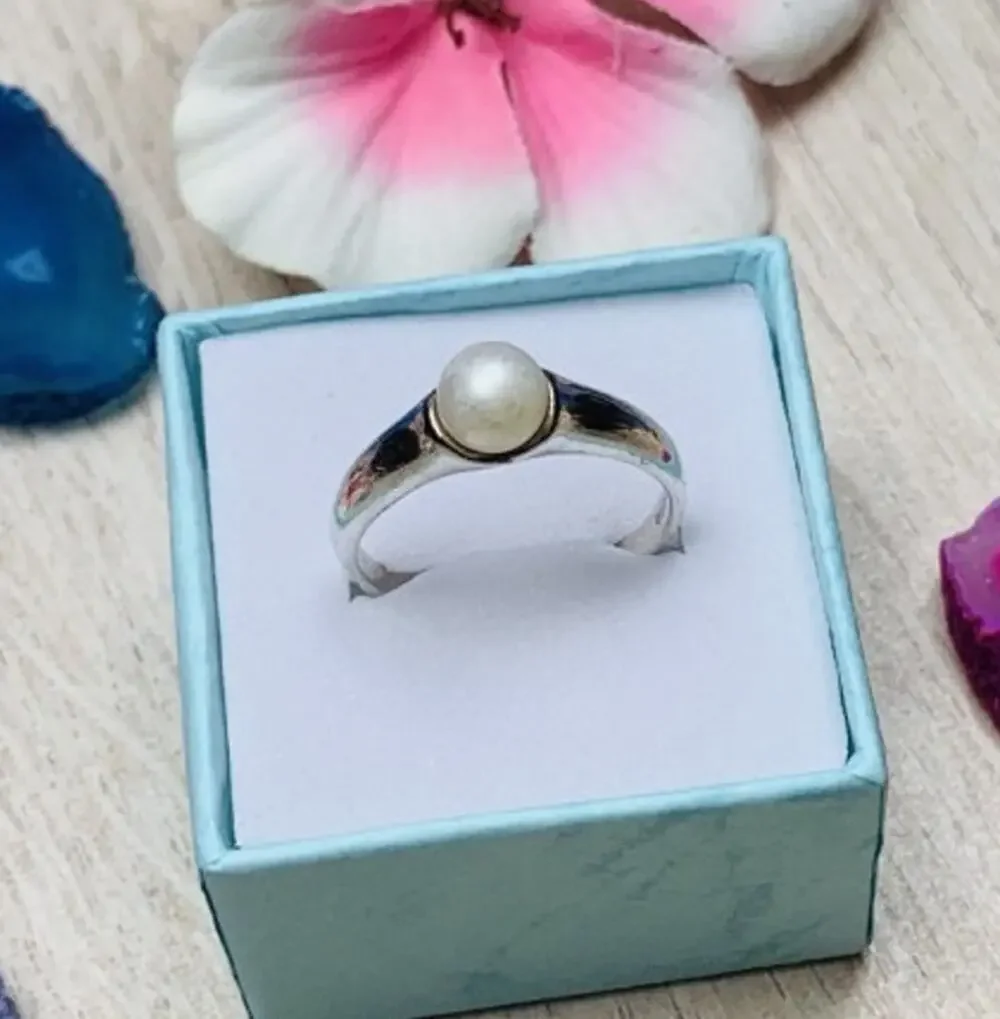 925 Sterling Silver Pearl Ring Size 8